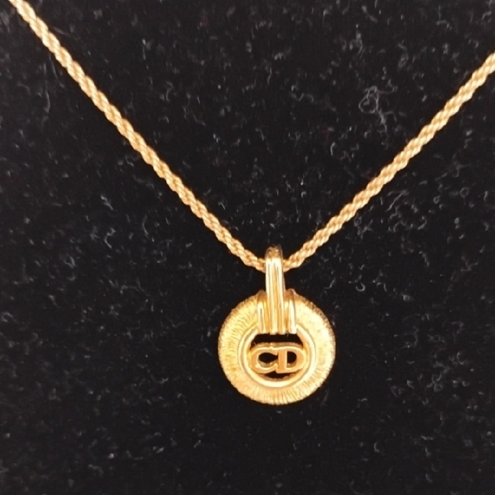 SALE! Christian Dior Gold Tone Pendant Vtg Necklace - Picture 7 of 10